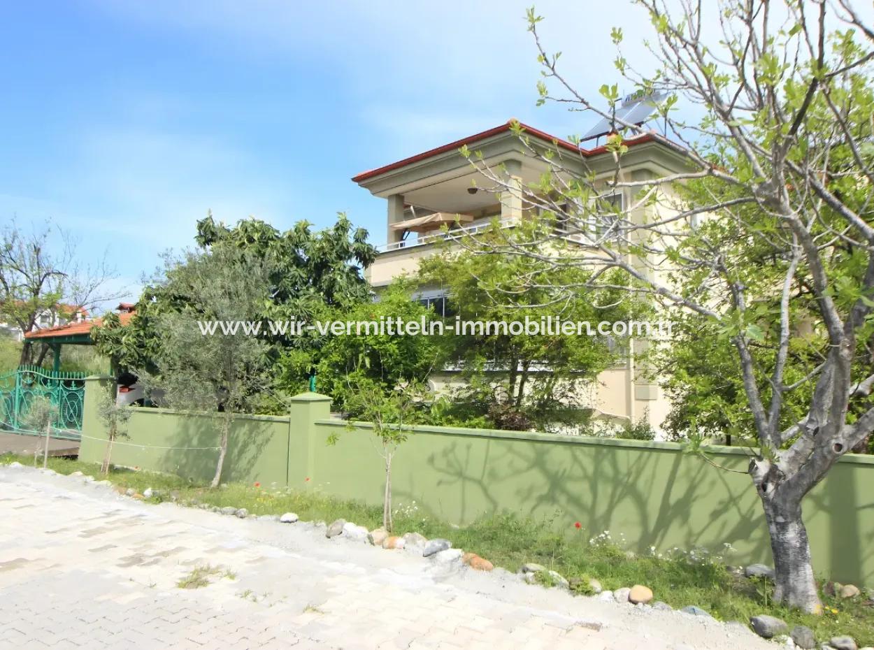 Köyceğiz 585 M² Arsa İçerisinde Satılık 3+1 Bahçe Katı Daire.