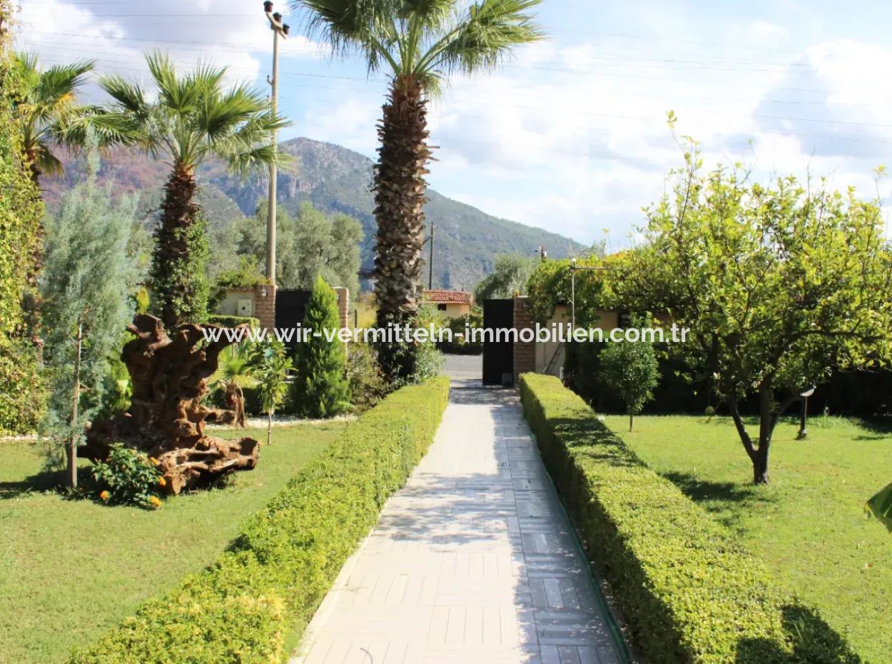 Köyceğiz'de Satılık 1458 M² Arsa İçerisinde Havuzlu Lüks Villa