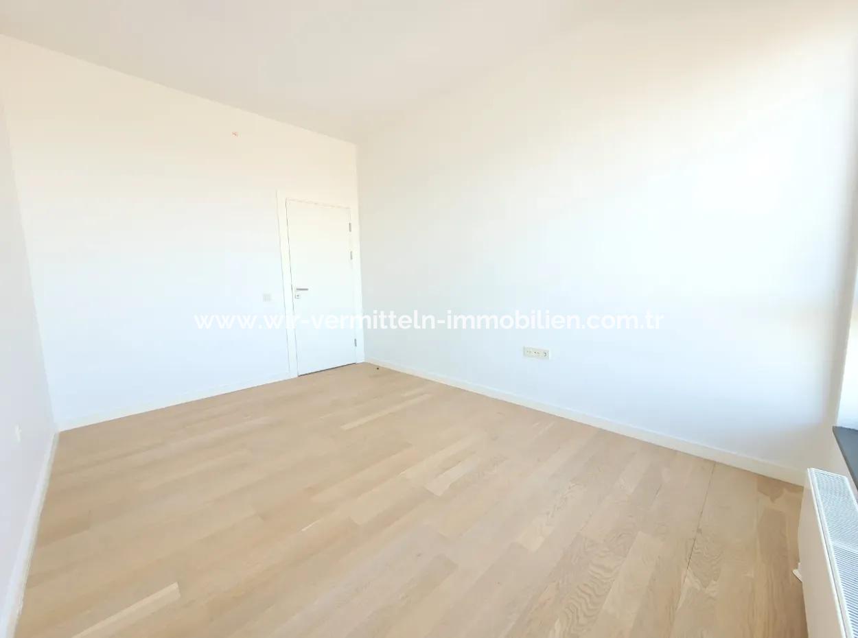 Kiracısız İncek Loft Satılık  5.5+1  Göl Manzaralı 20.Kat Daire