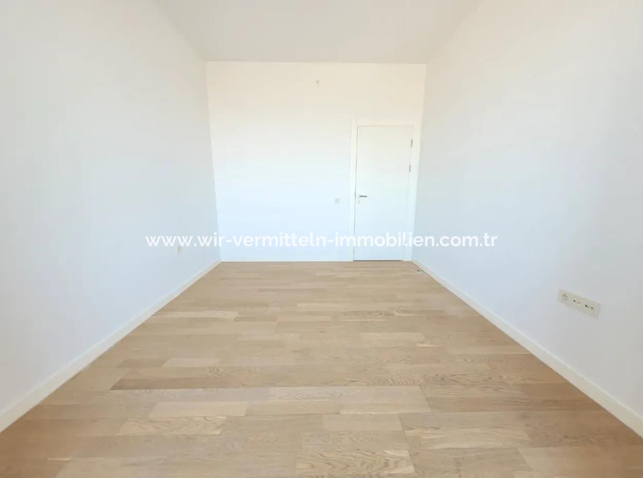 Kiracısız İncek Loft Satılık  5.5+1  Göl Manzaralı 20.Kat Daire