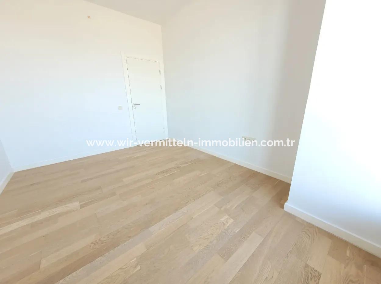 Kiracısız İncek Loft Satılık  5.5+1  Göl Manzaralı 20.Kat Daire