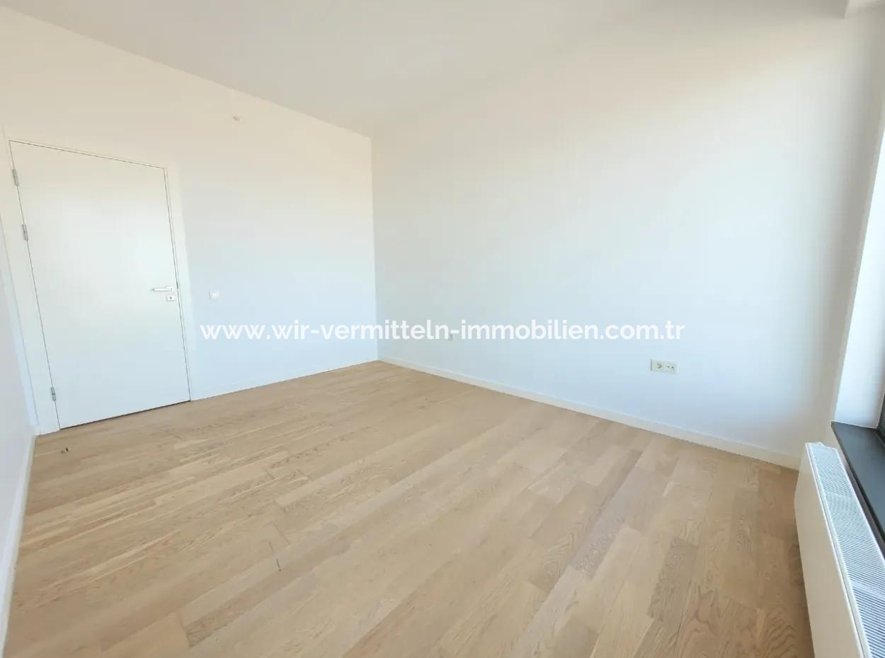 Kiracısız İncek Loft Satılık  5.5+1  Göl Manzaralı 20.Kat Daire