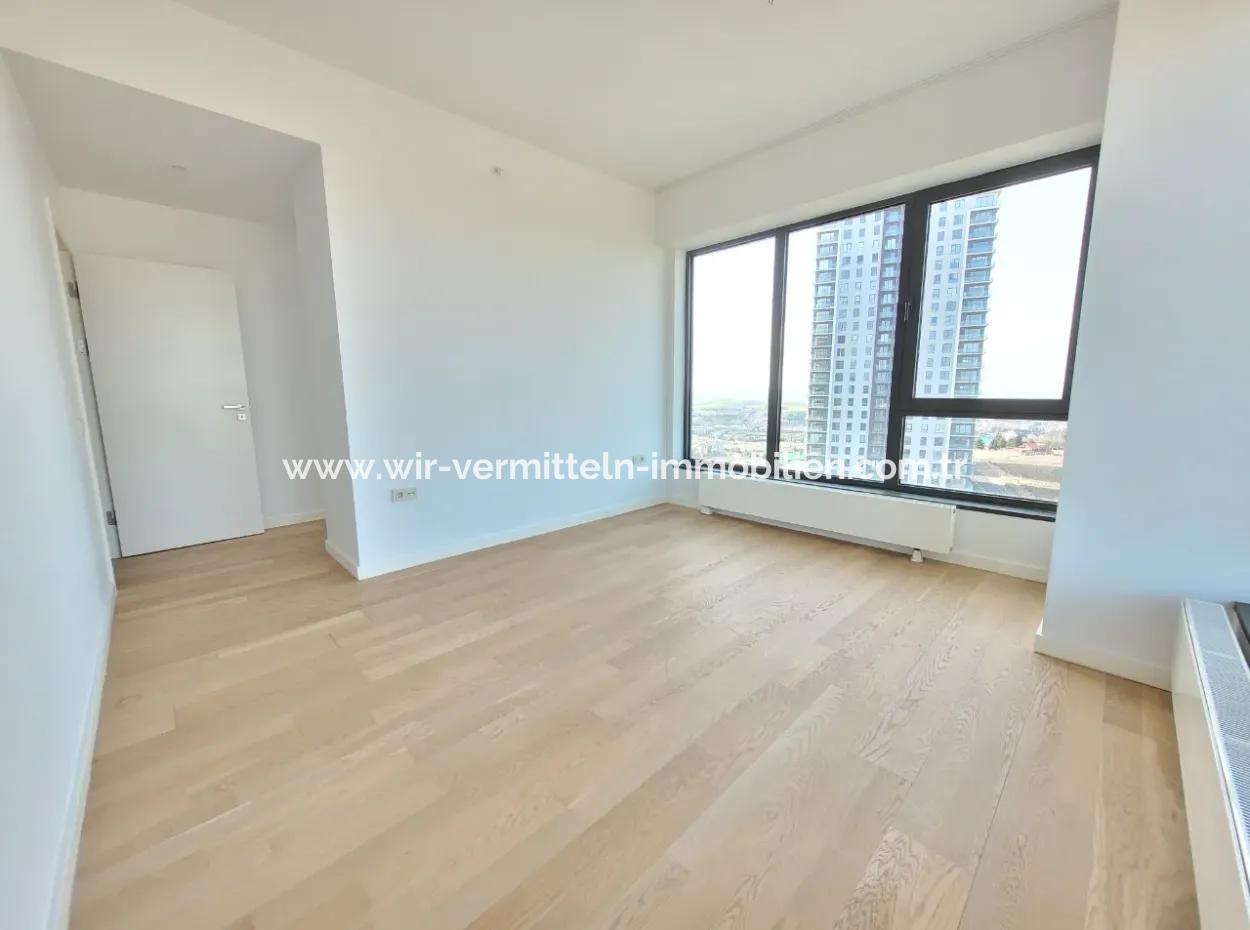 Kiracısız İncek Loft Satılık  5.5+1  Göl Manzaralı 20.Kat Daire