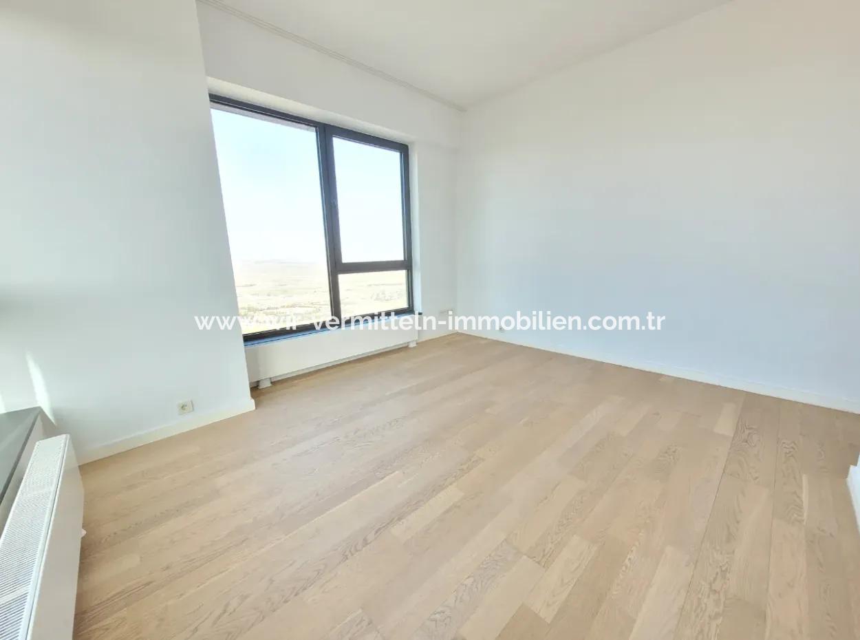 Kiracısız İncek Loft Satılık  5.5+1  Göl Manzaralı 20.Kat Daire