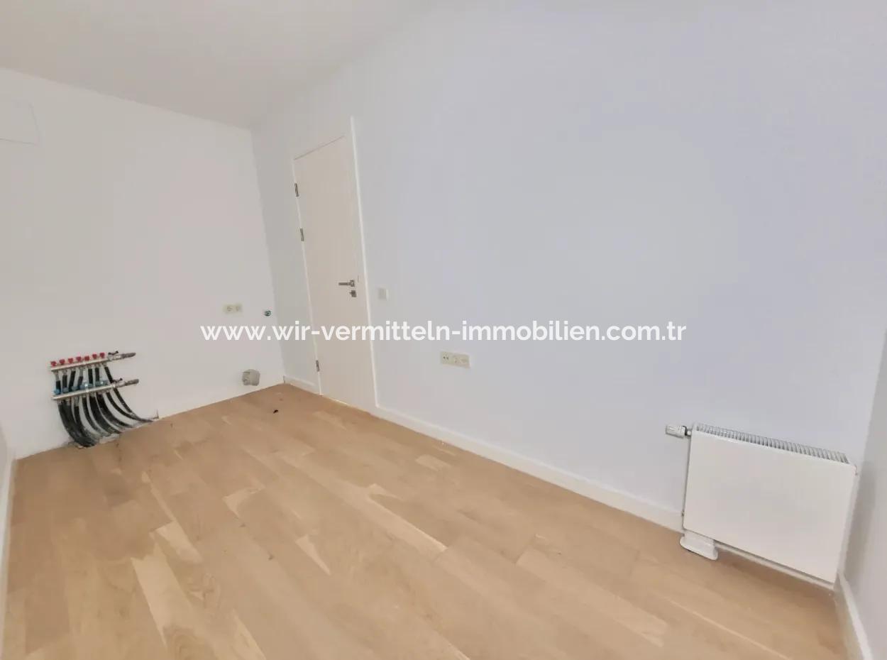 Kiracısız İncek Loft Satılık  5.5+1  Göl Manzaralı 20.Kat Daire