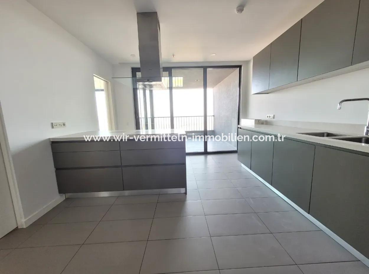 Kiracısız İncek Loft Satılık  5.5+1  Göl Manzaralı 20.Kat Daire