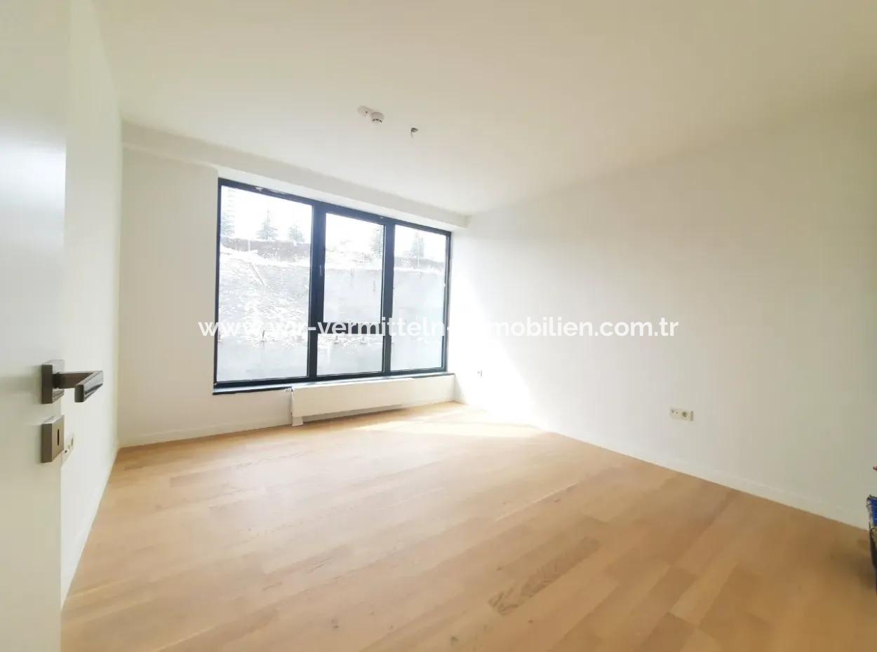 İncek Loft Satılık 5+1 188  M² Peyzaj Manzaralı 1.Kat Daire