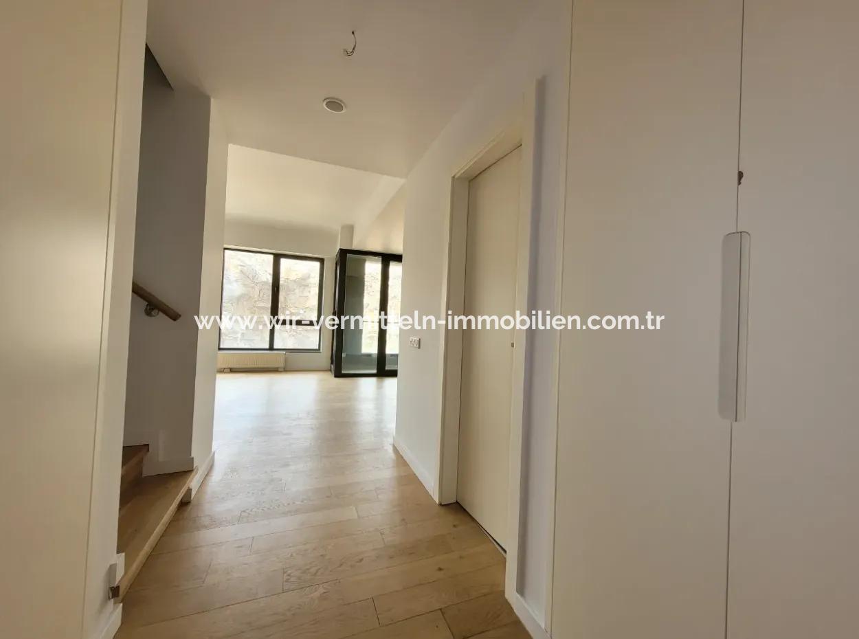 Boş Krediye Uygun İncek Loft Satılık  2+1 Dubleks Şehir Manzaralı 2.Kat Daire