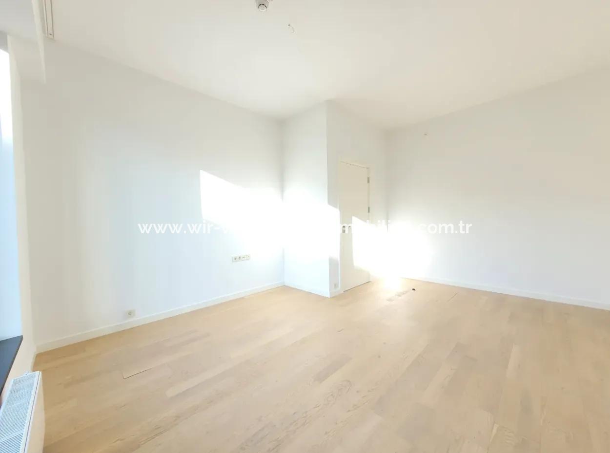 Boş Faturalı İncek Loft Satılık  2+1 Bahçe Dubleks Şehir Manzaralı Daire