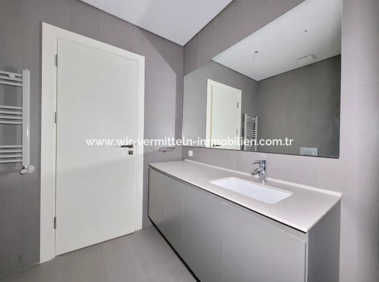 Kiracısız İncek Loft Satılık  2+1 Bahçe Dubleks Şehir Manzaralı Daire