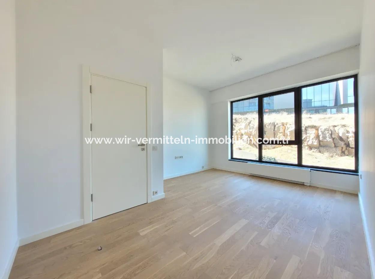 Kiracısız İncek Loft Satılık  2+1 Bahçe Dubleks Şehir Manzaralı Daire