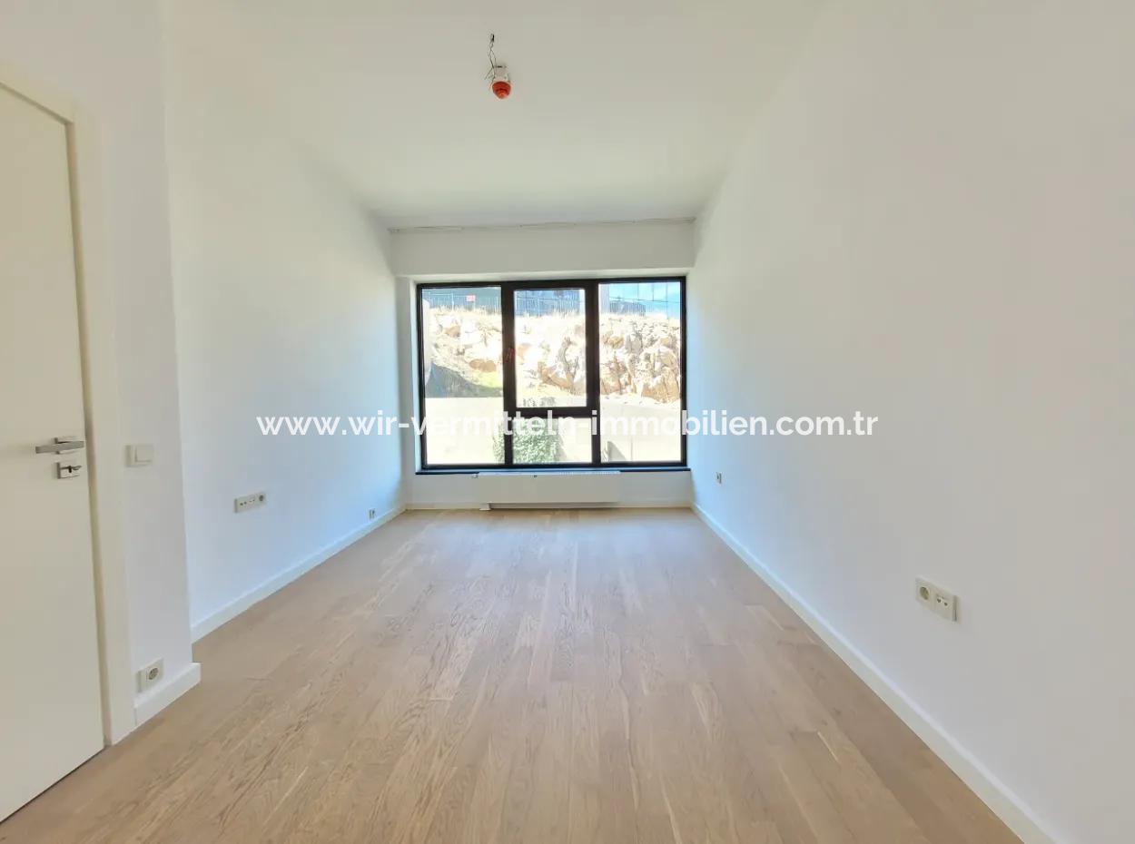 Kiracısız İncek Loft Satılık  2+1 Bahçe Dubleks Şehir Manzaralı Daire