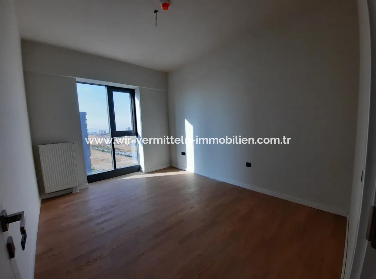 Vatandaşlığa Uygun Beytepe İncek Bulvar Loft Satılık 4+1 17.Kat Park Manzaralı Güney Cephe  Daire