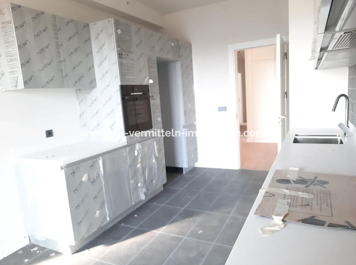 Vatandaşlığa Uygun Beytepe İncek Bulvar Loft Satılık 4+1 17.Kat Park Manzaralı Güney Cephe  Daire