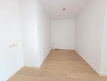 Boş Krediye Uygun İncek Loft Satılık 2,5+1 Peyzaj Manzaralı 1.Kat Daire