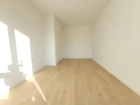 Boş Krediye Uygun İncek Loft Satılık 2,5+1 Peyzaj Manzaralı 1.Kat Daire