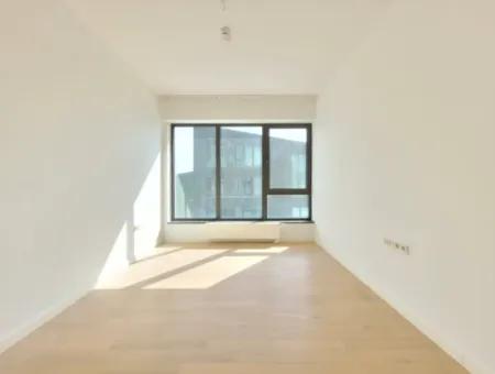 Boş İncek Loft Satılık Teraslı  3+1 110 M² Mogan Manzaralı Daire