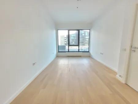 Boş İncek Loft Satılık 3+1 Bahçe Dubleksi Şehir Manzaralı Daire