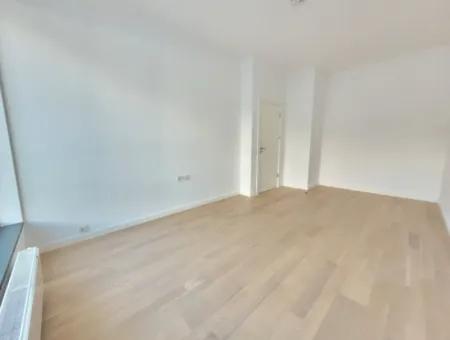Boş İncek Loft Satılık 3+1 Bahçe Dubleksi Şehir Manzaralı Daire