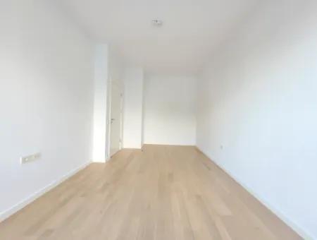 Boş İncek Loft Satılık 3+1 Bahçe Dubleksi Şehir Manzaralı Daire