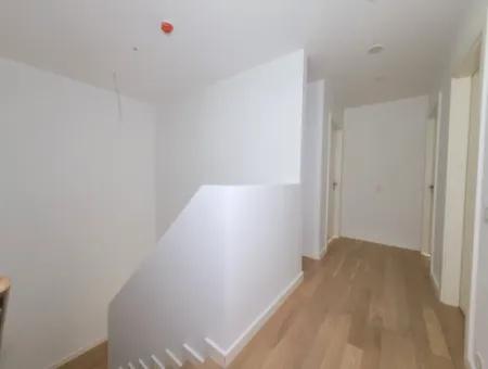 Boş İncek Loft Satılık 3+1 Bahçe Dubleksi Şehir Manzaralı Daire