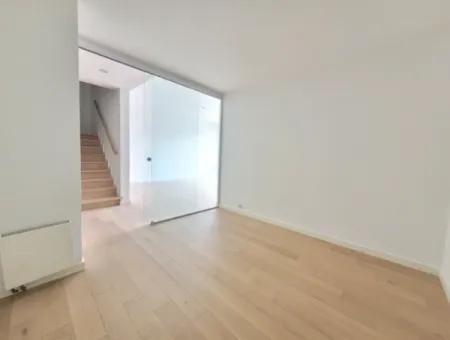 Boş İncek Loft Satılık 3+1 Bahçe Dubleksi Şehir Manzaralı Daire