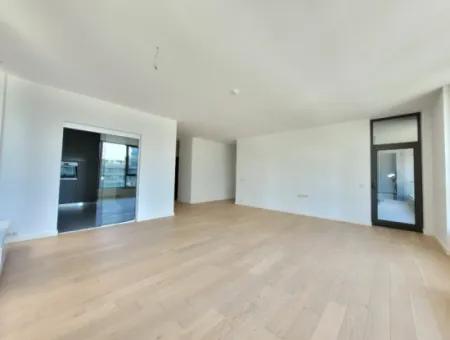 İncek Loft Satılık  3.5+1 140 M² 3.Kat Peyzaj Cephe Daire
