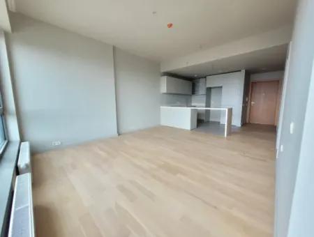 Boş İncek Loft  Satılık 1+1 Göl Manzaralı 2.Kat Daire