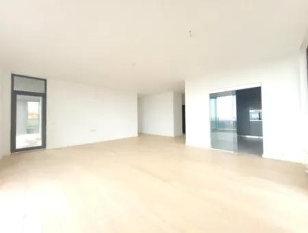 Boş İncek Loft Satılık  Teraslı 4+1  Mogan Manzaralı 146 M² 1.Kat Daire
