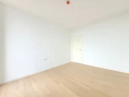 Boş İncek Loft Satılık  Teraslı 4+1  Mogan Manzaralı 146 M² 1.Kat Daire