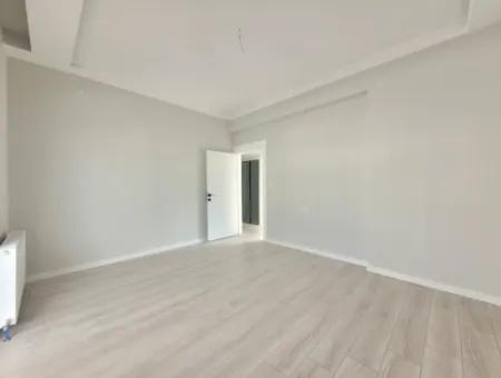 Vatandaşlığa Uygun Ankara Gölbaşı Bahçelievler Mah. 200 M ² Park Manzaralı Arakat Lüks Satılık Daire