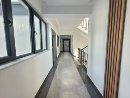 Vatandaşlığa Uygun Ankara Gölbaşı Bahçelievler Mah. 200 M ² Park Manzaralı Arakat Lüks Satılık Daire