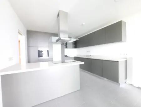 Kiracısız İncek Loft Satılık  5,5+1  Göl Manzaralı 14.Kat Daire