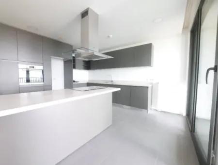 Kiracısız İncek Loft Satılık  5,5+1  Göl Manzaralı 14.Kat Daire