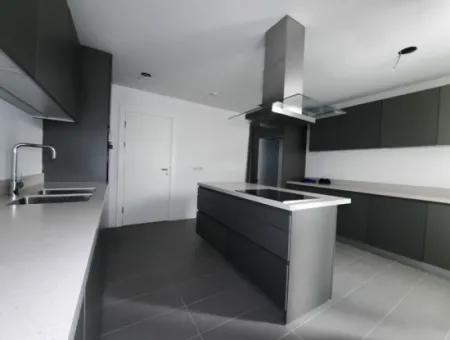 İncek Loft Satılık  5+1  Peyzaj Manzaralı 3.Kat 188 M² Daire