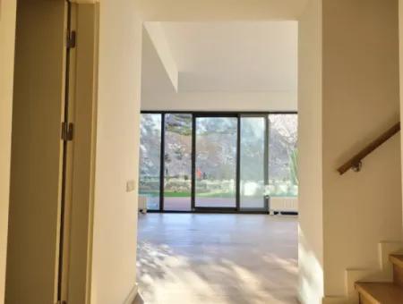 Boş Faturalı İncek Loft Satılık  2+1 Bahçe Dubleks Şehir Manzaralı Daire